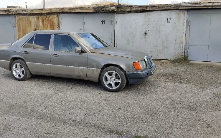 Mercedes-Benz E 200 1990 годаүшін1 350 000 тг. в Тараз