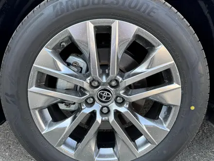 Toyota RAV4 Luxe+ 2025 года за 21 500 000 тг. в Актобе – фото 18