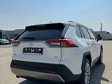 Toyota RAV4 Luxe+ 2025 года за 23 500 000 тг. в Актобе