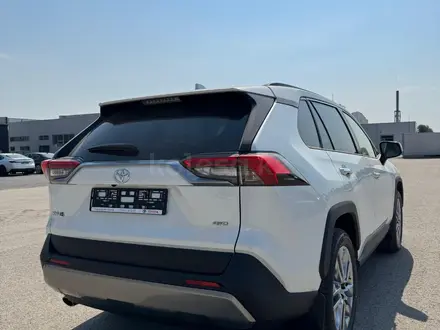 Toyota RAV4 Luxe+ 2025 года за 21 500 000 тг. в Актобе