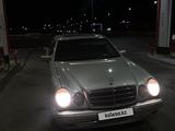 Mercedes-Benz E 320 1996 года за 2 200 000 тг. в Актобе – фото 2