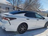 Toyota Camry 2021 годаfor14 500 000 тг. в Шымкент – фото 2