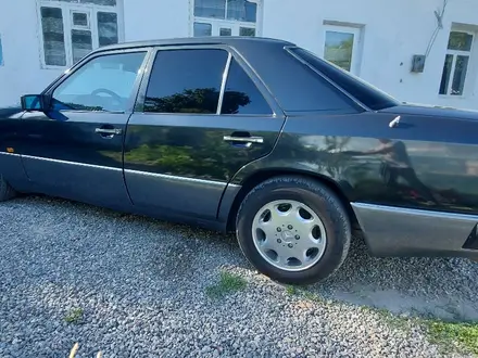 Mercedes-Benz E 280 1993 года за 3 100 000 тг. в Туркестан – фото 4