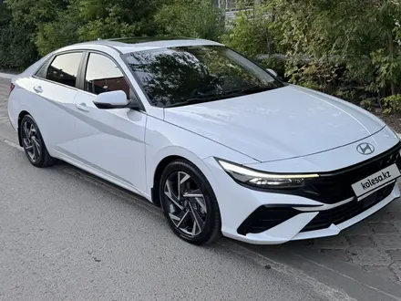 Hyundai Elantra, 2024