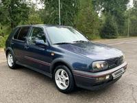 Volkswagen Golf 1994 года за 1 900 000 тг. в Алматы