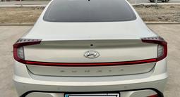 Hyundai Sonata 2020 года за 12 000 000 тг. в Актобе – фото 3