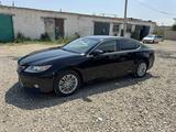 Lexus ES 300h 2013 года за 7 700 000 тг. в Актобе – фото 4