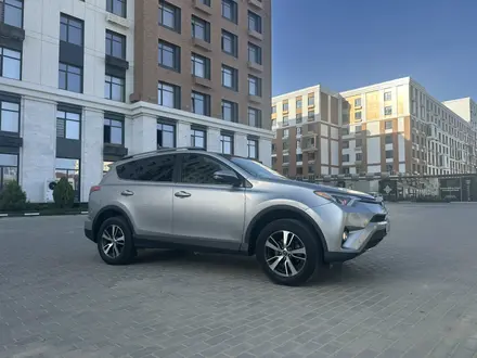 Toyota RAV4 2018 года за 8 500 000 тг. в Актау – фото 2