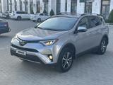Toyota RAV4 2018 года за 8 500 000 тг. в Актау