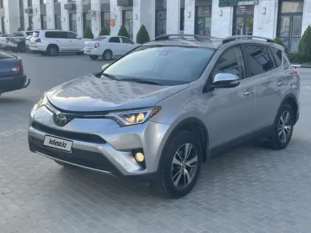 Toyota RAV4 2018 года за 8 500 000 тг. в Актау