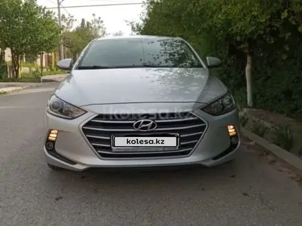 Hyundai Elantra 2018 года за 7 700 000 тг. в Шымкент – фото 2