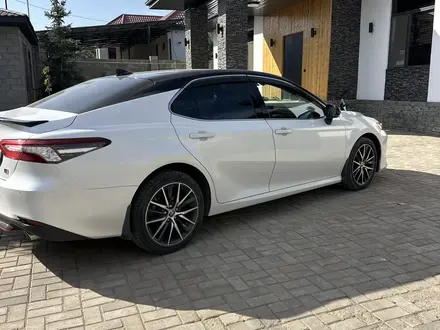 Toyota Camry 2021 года за 13 900 000 тг. в Алматы