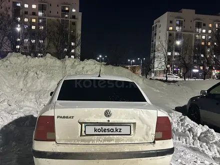 Volkswagen Passat 2000 года за 1 400 000 тг. в Астана – фото 5