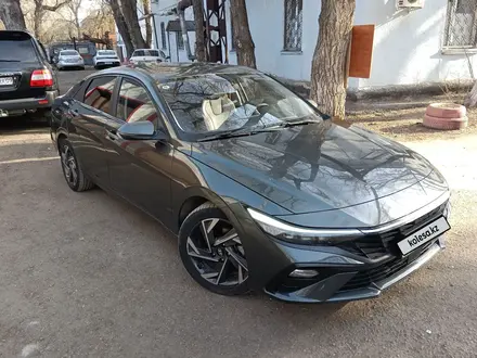 Hyundai Elantra 2023 года за 8 300 000 тг. в Караганда