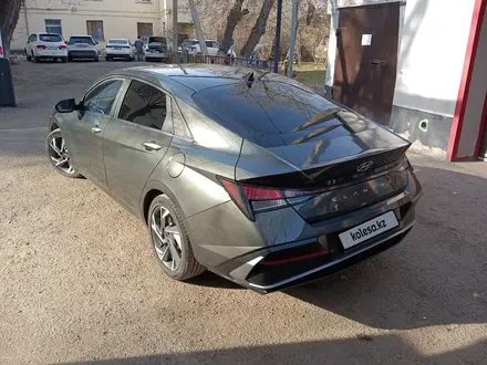 Hyundai Elantra 2023 года за 8 300 000 тг. в Караганда – фото 4