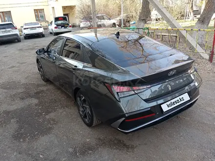 Hyundai Elantra 2023 года за 8 300 000 тг. в Караганда – фото 5