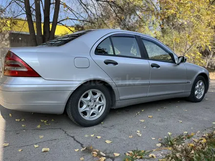 Mercedes-Benz C 220 2001 года за 3 400 000 тг. в Алматы – фото 2