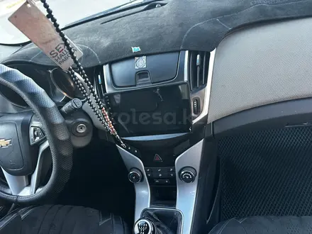 Chevrolet Cruze 2013 года за 3 500 000 тг. в Петропавловск – фото 2