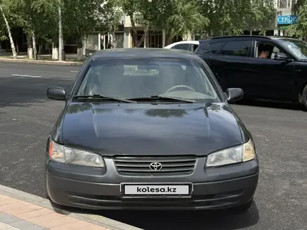 Toyota Camry 1998 года за 2 220 000 тг. в Астана – фото 2