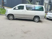 Nissan Elgrand, 1997