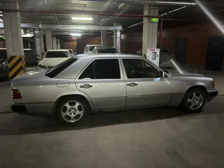 Mercedes-Benz E 230 1987 года за 2 200 000 тг. в Астана – фото 3