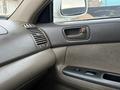 Toyota Camry 2005 годаfor4 890 000 тг. в Актобе – фото 13