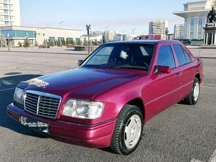 Mercedes-Benz E 220 1994 года за 2 550 000 тг. в Алматы