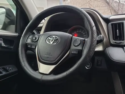 Toyota RAV4 2015 года за 11 000 000 тг. в Актобе – фото 10