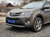 Toyota RAV4 2015 года за 11 000 000 тг. в Актобе – фото 3