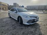 Toyota Camry 2019 годаfor16 500 000 тг. в Актобе – фото 2