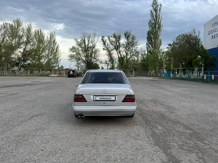Mercedes-Benz E 220 1994 года за 2 300 000 тг. в Алматы – фото 6