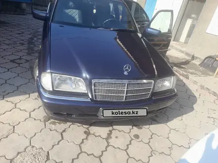 Mercedes-Benz C 200 1999 года за 3 500 000 тг. в Алматы