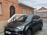 Toyota RAV4 2016 года за 8 500 000 тг. в Атырау – фото 2