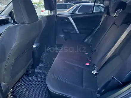 Toyota RAV4 2015 года за 10 250 000 тг. в Уральск – фото 8