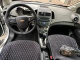 Chevrolet Aveo 2014 года за 3 500 000 тг. в Караганда – фото 2