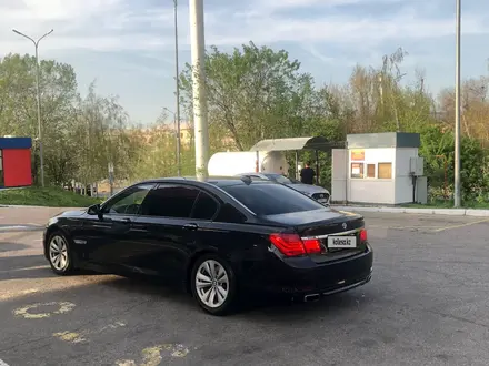 BMW 750 2010 года за 13 500 000 тг. в Алматы – фото 4