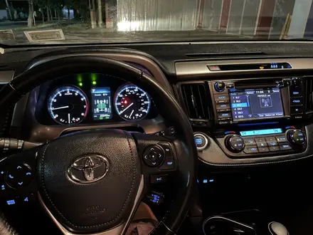 Toyota RAV4 2018 года за 15 300 000 тг. в Алматы – фото 3