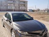 Toyota Camry 2018 года за 8 000 000 тг. в Атырау – фото 3