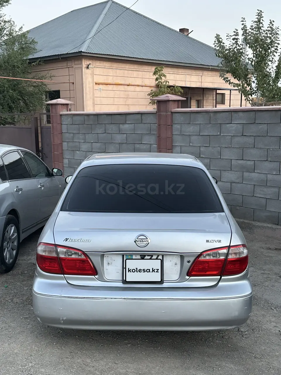 Nissan Maxima, 2001