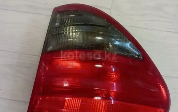 Фонарь правый Mercedes Benz E 230үшін12 000 тг. в Алматы