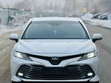 Toyota Camry 2019 года за 14 650 000 тг. в Астана – фото 3