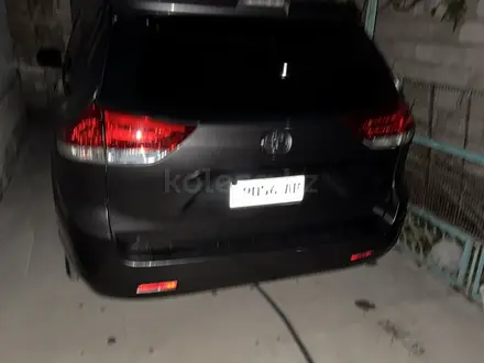 Toyota Sienna 2011 года за 6 300 000 тг. в Актау – фото 2