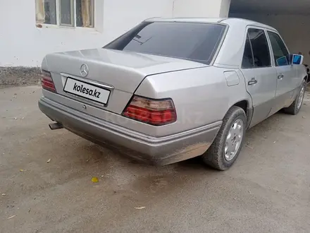 Mercedes-Benz E 200 1993 года за 1 800 000 тг. в Туркестан – фото 5