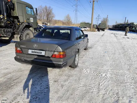 Mercedes-Benz E 250 1992 года за 1 550 000 тг. в Астана – фото 3