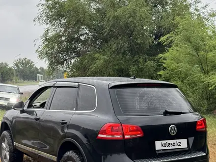 Volkswagen Touareg 2011 года за 11 000 000 тг. в Алматы – фото 3