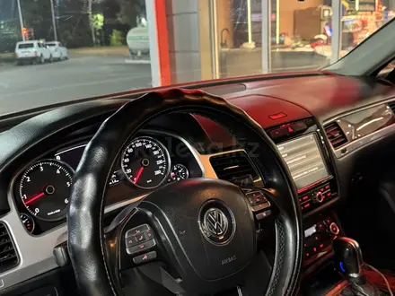 Volkswagen Touareg 2011 года за 11 000 000 тг. в Алматы – фото 7
