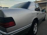 Mercedes-Benz E 220 1994 года за 1 600 000 тг. в Жезказган – фото 2