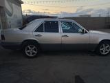 Mercedes-Benz E 220 1994 года за 1 600 000 тг. в Жезказган – фото 4