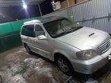 Kia Carnival 2003 года за 1 700 000 тг. в Сатпаев – фото 2