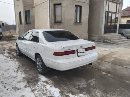 Toyota Camry 1998 года за 3 600 000 тг. в Шу – фото 4